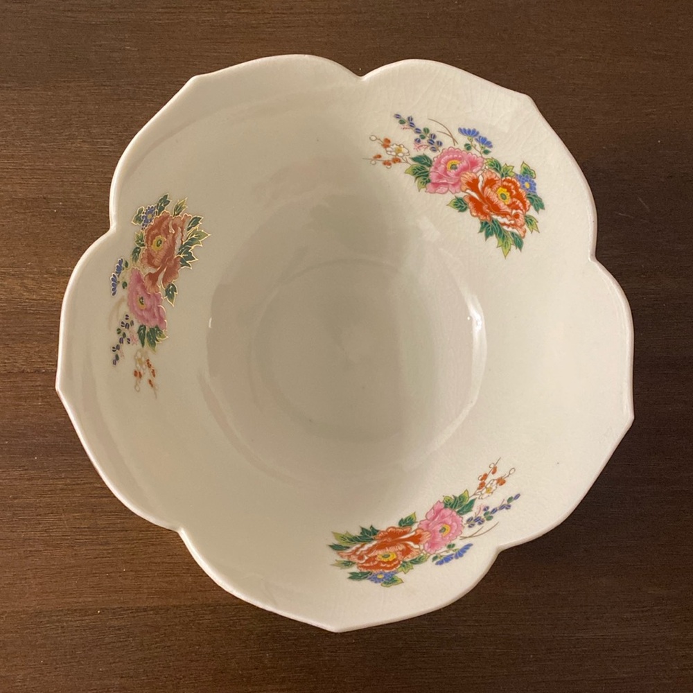Satsuma White & Gold 7” Floral Peacock Decorative Scalloped Bowl LOTS OF CRAZING